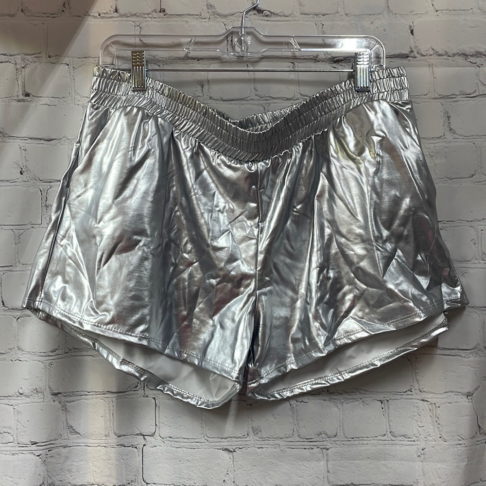 New boutique silver metallic size 2xl shorts